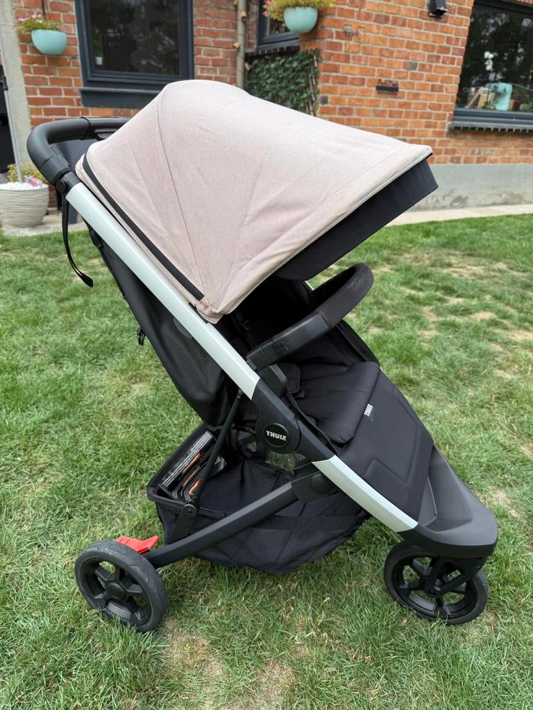 Thule spring buggy, Kinderen en Baby's, Buggy's, Zo goed als nieuw, Overige merken, Regenhoes, Verstelbare rugleuning, Zonnekap