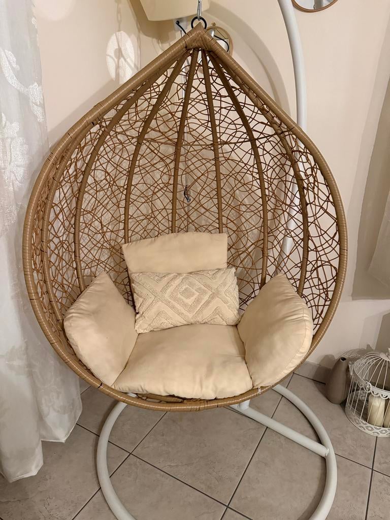 Fauteuil suspendu rotin sur pied en résine et métal blanc, Maison & Meubles, Enlèvement, Comme neuf, Blanc, Métal