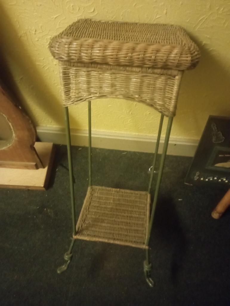 Fer forgé avec roseaux, Collections, Enlèvement