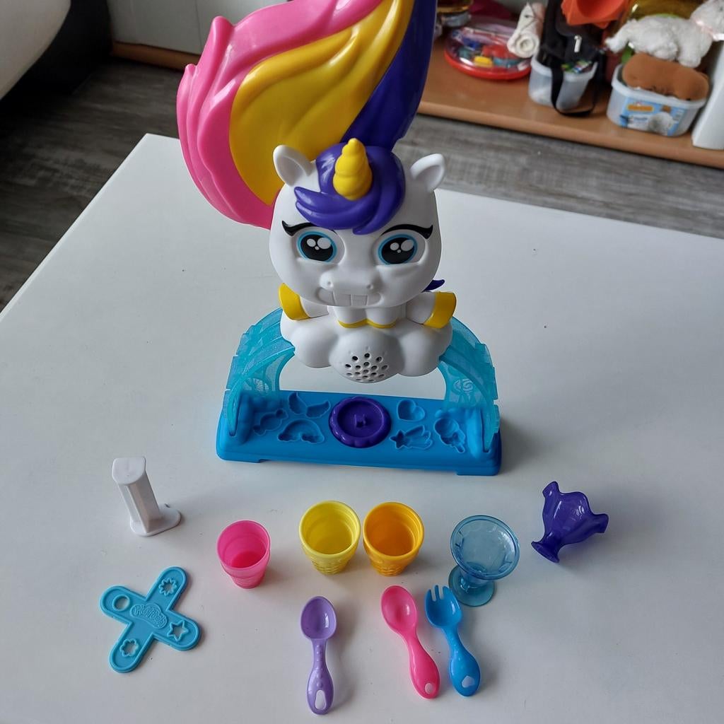 Play Doh. Tête de licorne avec coupes glacées, Enlèvement
