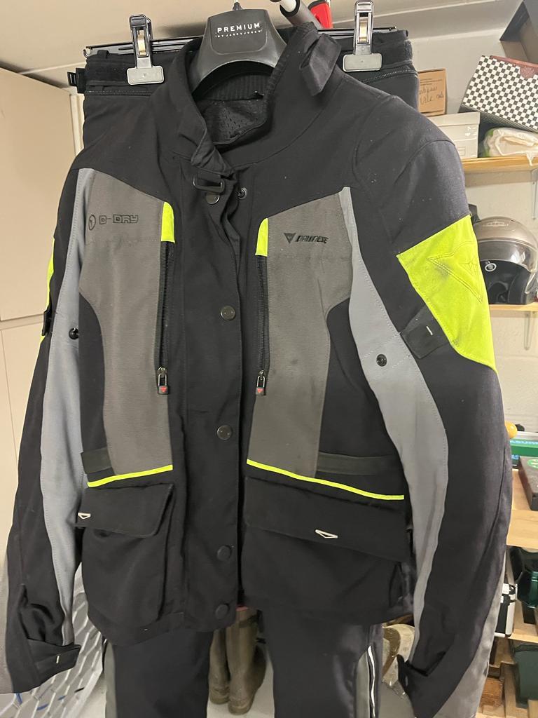 combinaison de motard Dainese taille 40, Motos, DAINESE, Seconde main, Femmes, Enlèvement