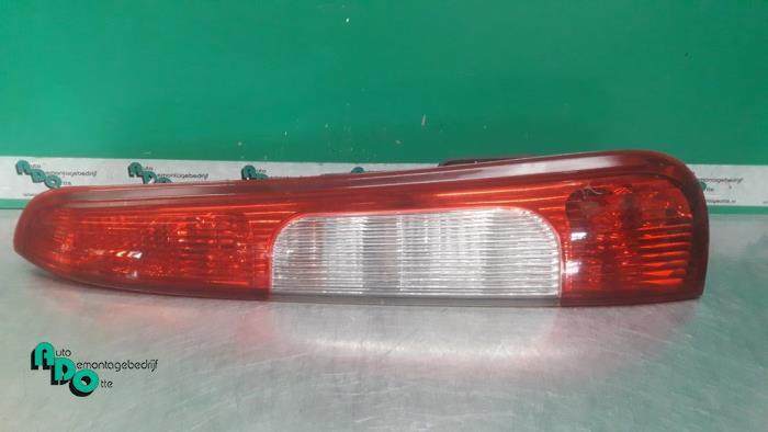 Feu arrière droit d'un Ford C-Max, Autos : Pièces & Accessoires, Éclairage, -, 3 mois de garantie, -, -