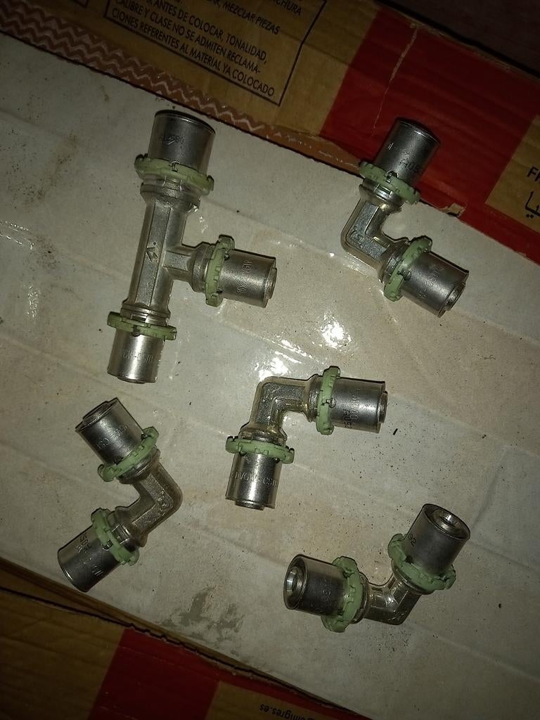 4 coude et 1 t a sertir neuf, Bricolage & Construction, Enlèvement