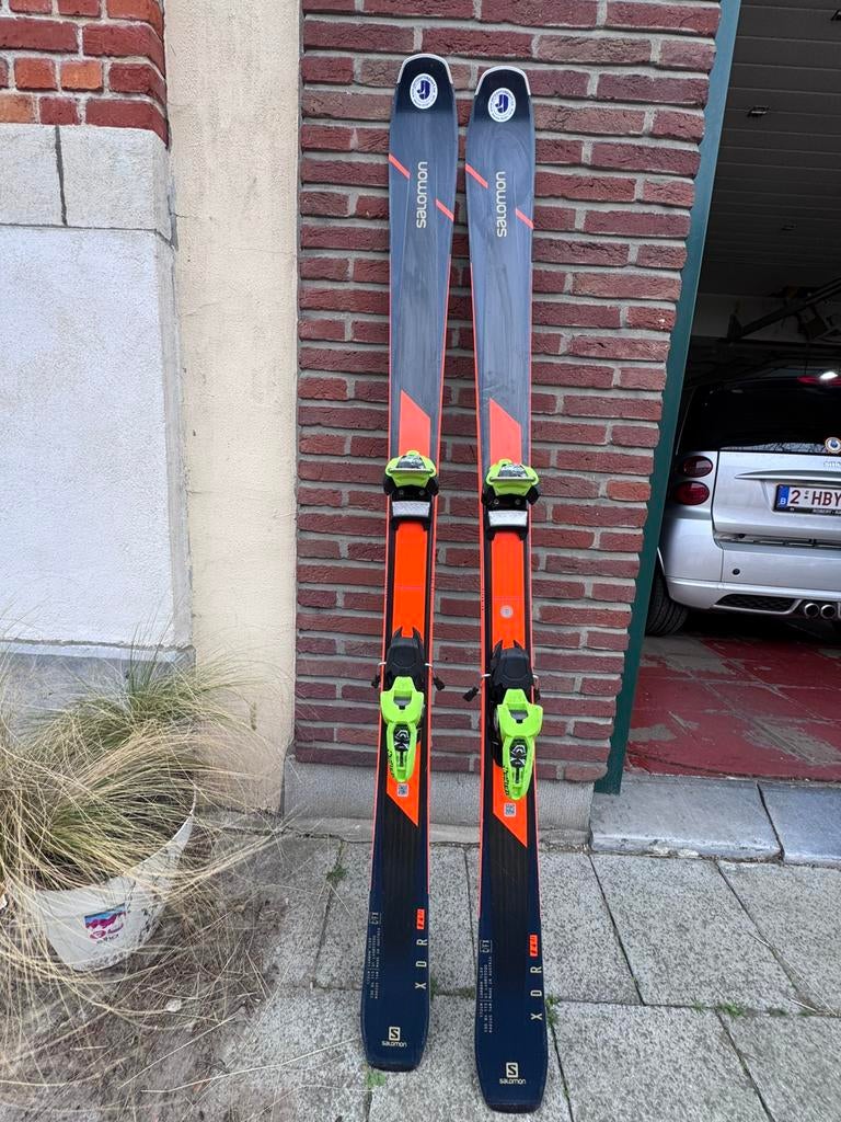 Salomon , 1.72 m  radius 14 m   Sporieve alround ski, Sport en Fitness, Ophalen, Zo goed als nieuw, Ski