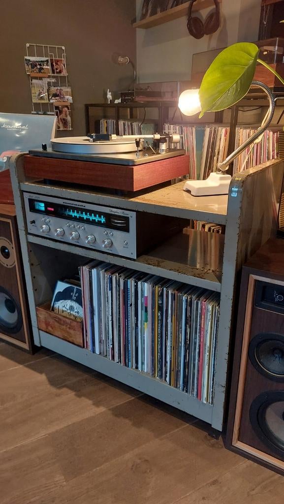 Vintage industrieel platenkast. Vinyl LP schap, rolkar, Antiek en Kunst, Ophalen