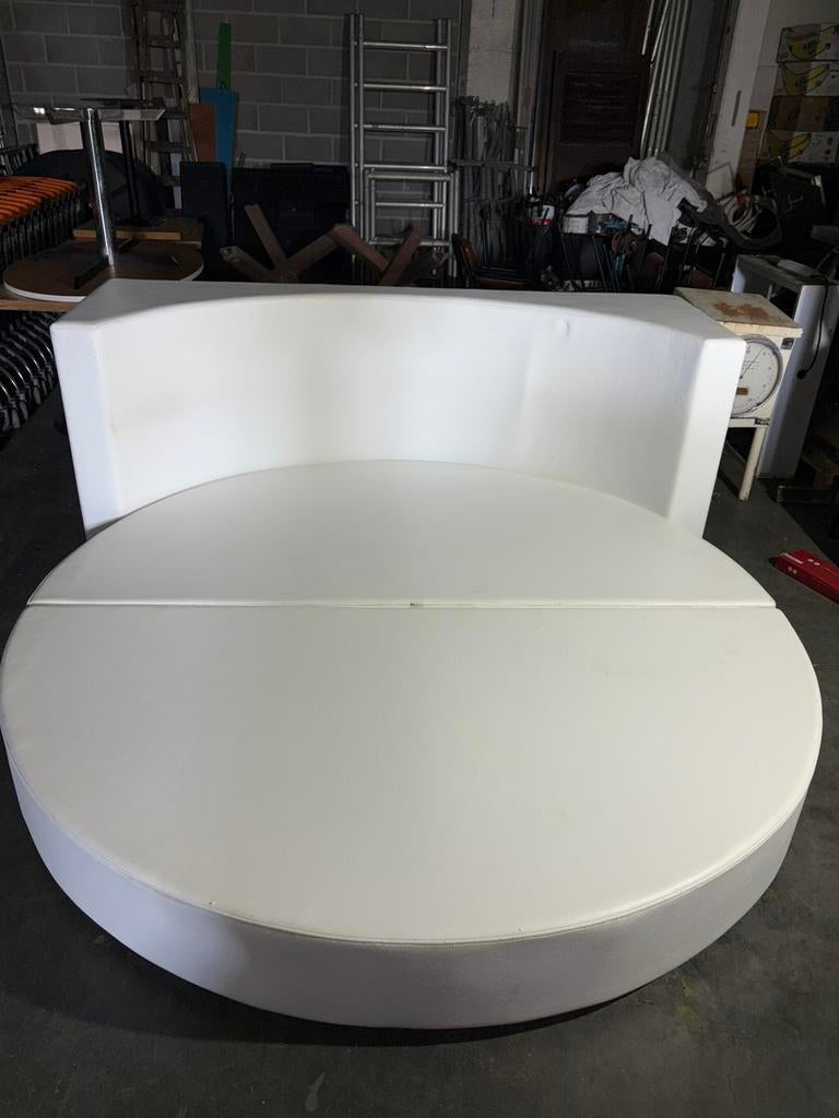 Rond bed van wit leer, Ophalen, Gebruikt, Wit