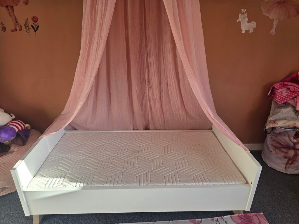 Kinderkamer set – peuterbed met matras + kledingkast, Kinderen en Baby's, Ophalen, Matras