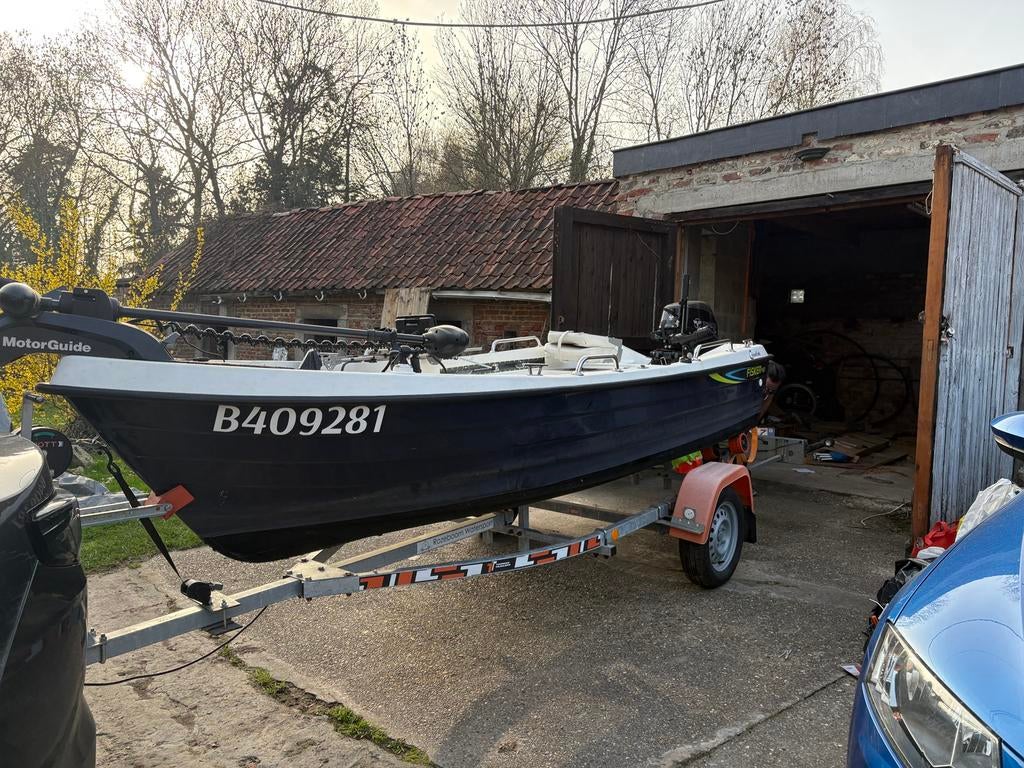 Bateau de plaisance -pêche, Enlèvement, Comme neuf