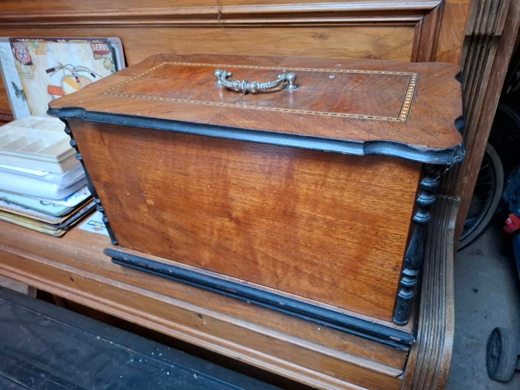 Oude naaimachine, Enlèvement