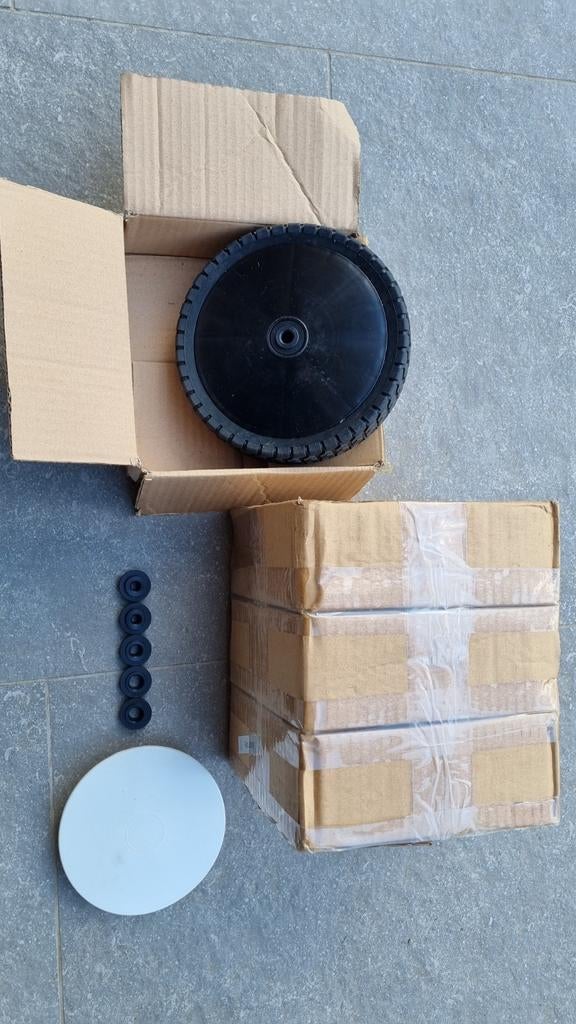 Wielen voor grasmaaier...., Tuin en Terras, Grasmaaiers, Ophalen