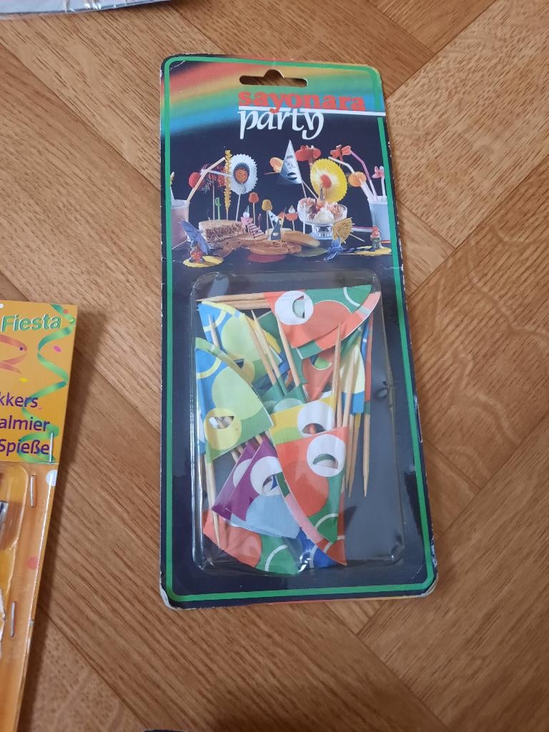 nieuwe pakken party prikkers, Ophalen of Verzenden, Nieuw, Feestartikel