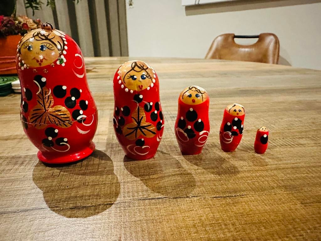 Set van 5 Patroesjka poppetjes - Handgeschilderd, Verzamelen, Ophalen of Verzenden, Zo goed als nieuw