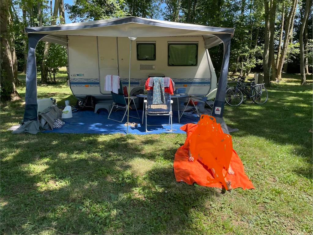 Caravane Adria full équipée en parfait état, Jusqu'à 4, 750 - 1000 kg, Particulier, Adria