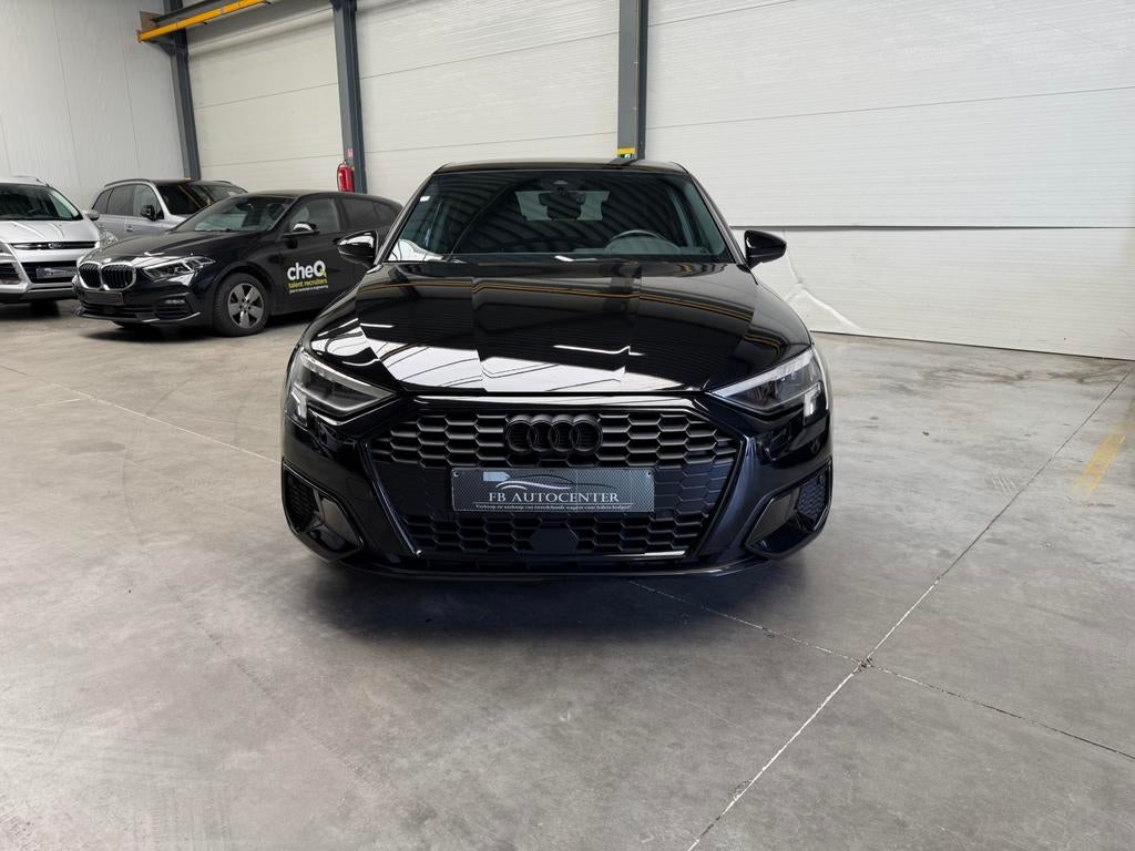 Audi A3 Limousine 2022 | Benzine Mild Hybrid | Automaat |, Auto's, Stof, Zwart, Bedrijf, 5 deurs