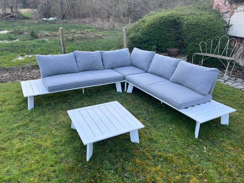 Lounge wit aluminium met kussens in nieuwstaat, Ophalen, Zo goed als nieuw