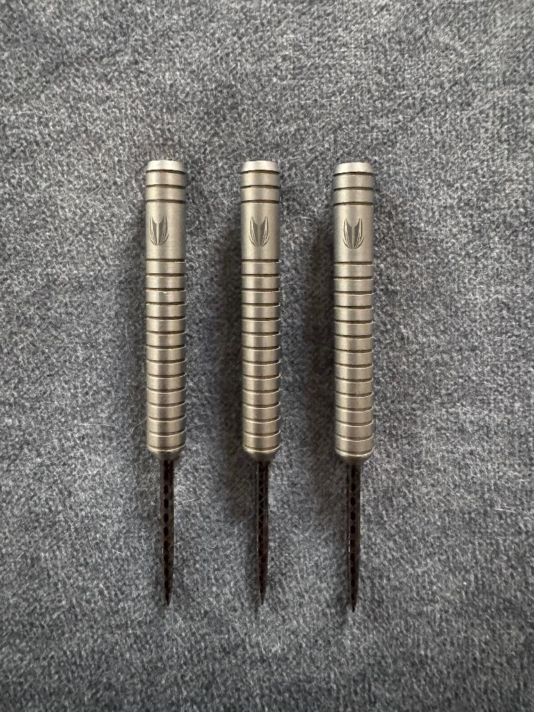 Adrian Lewis darts 26g – met flights & shafts, Sport en Fitness, Ophalen, Gebruikt, Pijlen