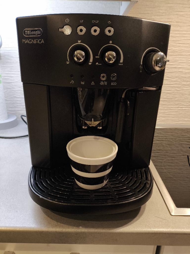 De Longhi Magnifica, Ophalen, Zo goed als nieuw, Combi, 2 tot 4 kopjes
