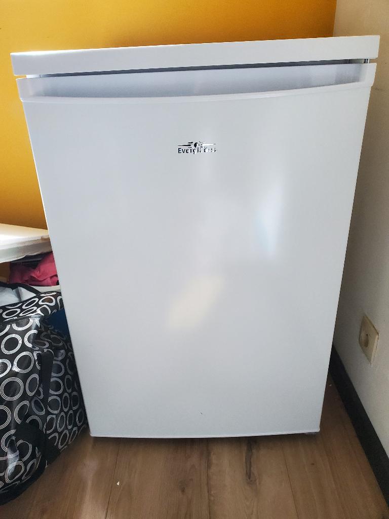 Gloednieuwe ijskast met vriesvak te koop, Neuf, Avec compartiment congélateur, Enlèvement, 45 à 60 cm