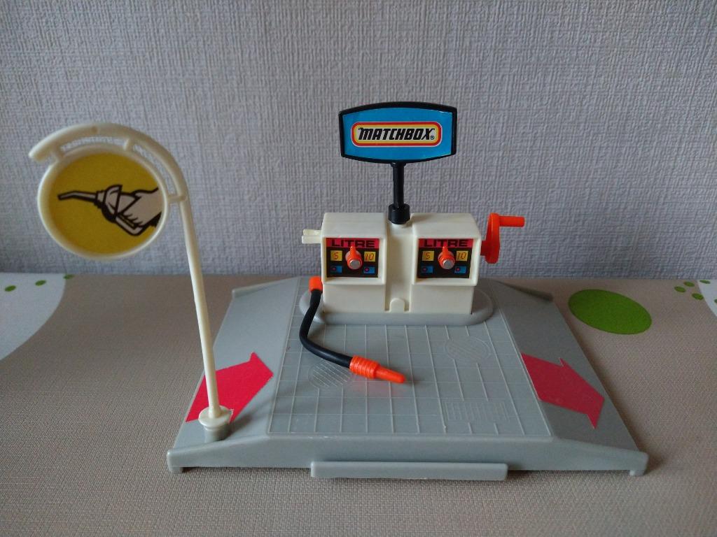 Tankstation "Motorcity 2/Petrol Station Set"- Matchbox 1985, Hobby en Vrije tijd, Ophalen