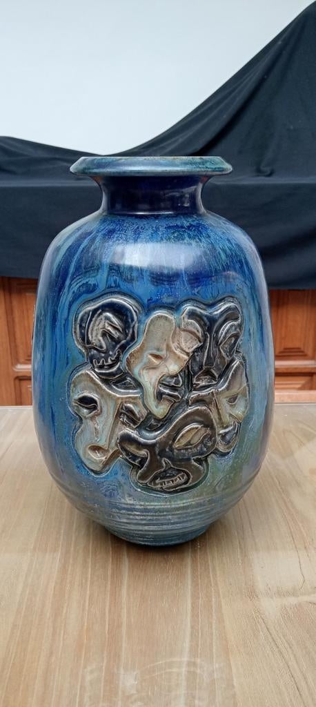 Vase UNIQUE aux masques en grès Guérin de Bouffioulx 1949, Enlèvement ou Envoi