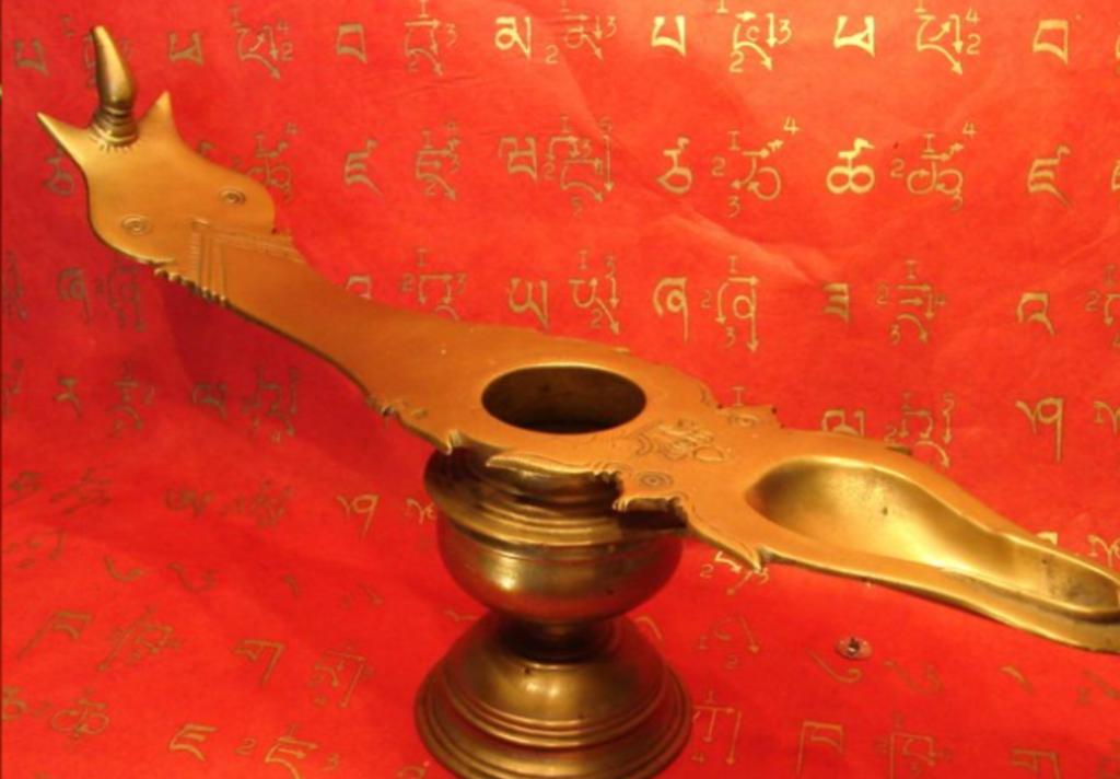 Rituele Yoni olielamp - begin 20ste eeuw, Enlèvement, Cuivre