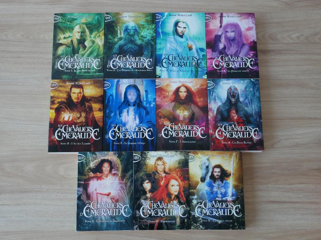 Les Chevaliers d'Émeraude - Anne Robillard, Livres, Livres pour enfants | Jeunesse | 13 ans et plus, Utilisé, Fiction, Enlèvement ou Envoi