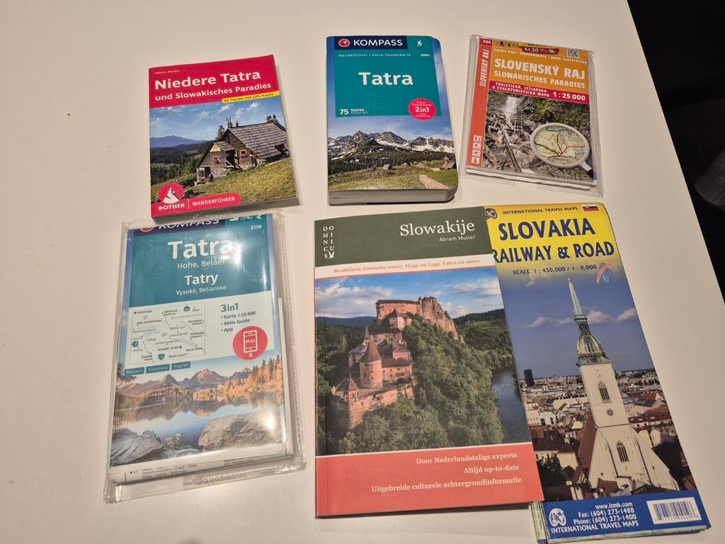 Reisgids en wandelkaarten slowakije, Ophalen of Verzenden, Zo goed als nieuw, Europa, Reisgids of -boek