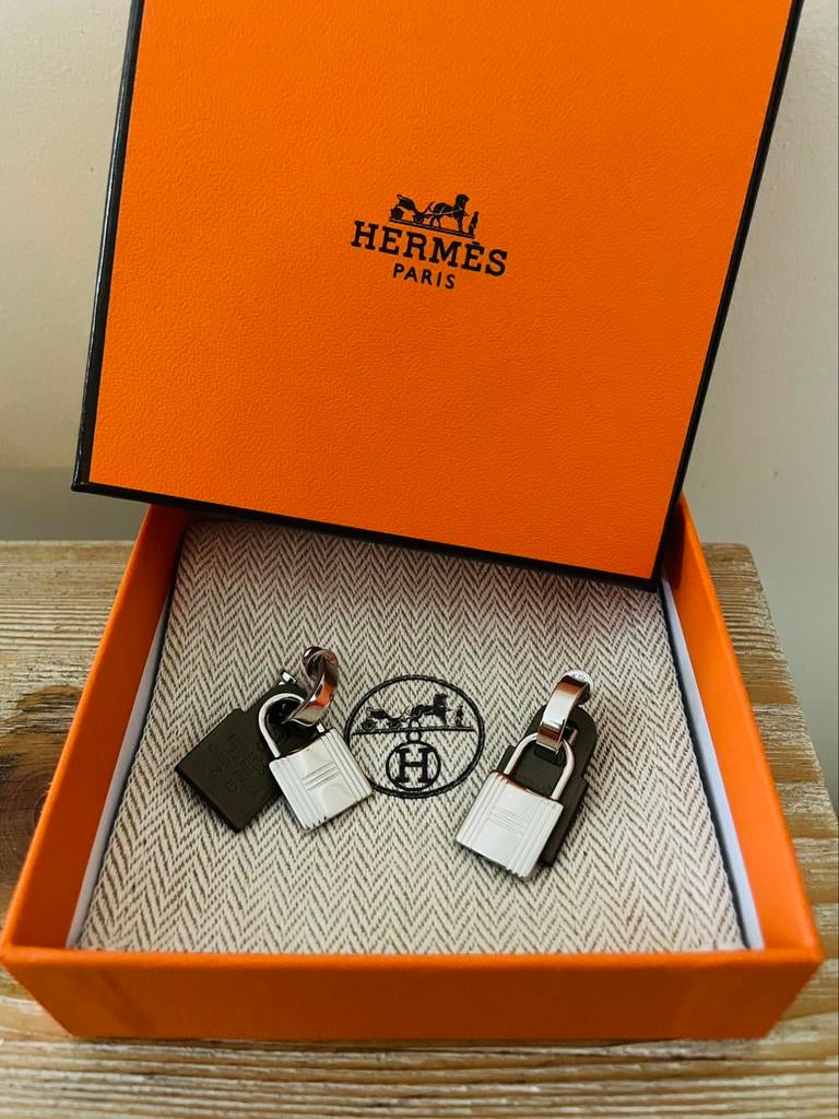 Boucles d'oreilles Hermès Kelly, Enlèvement, Comme neuf, Argent