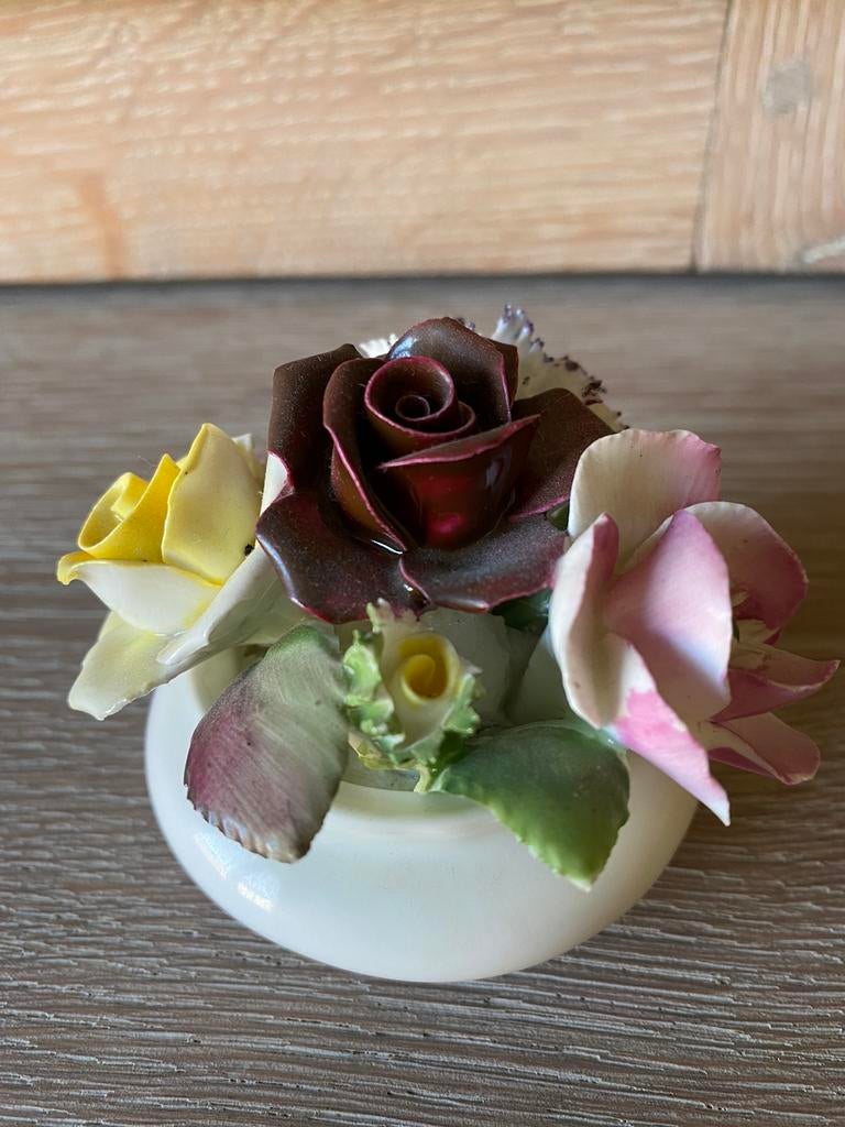 Bloemenboeket Vintage porselein Royal Doulton Bone China, Zo goed als nieuw