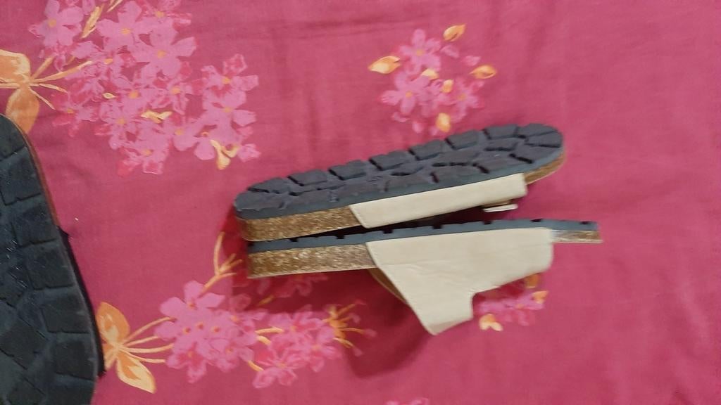 Sandales neuves, Ophalen, Nieuw