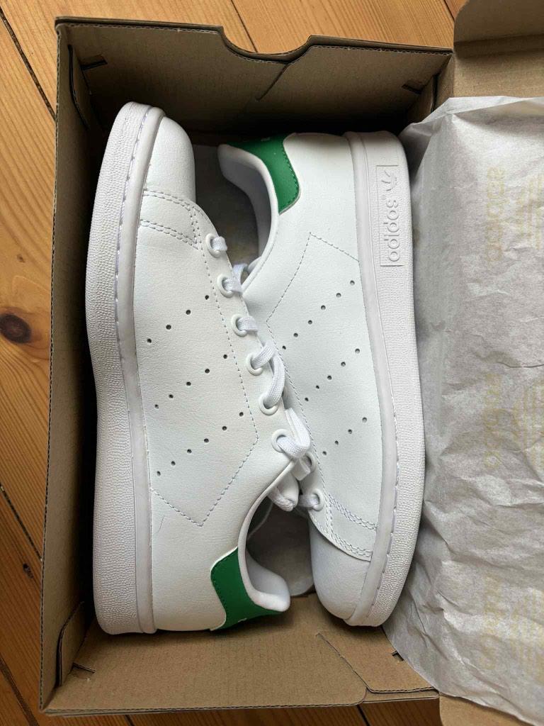Nieuwe Stan Smith, Adidas, maat UK 4, ongeveer 37, Kleding | Dames, Schoenen, Adidas, Wit, Nieuw, Ophalen of Verzenden