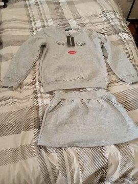 Grijs pak voor meisjes met rokje, Kinderen en Baby's, Meisje, Squared & Cuved, Nieuw, Ophalen of Verzenden