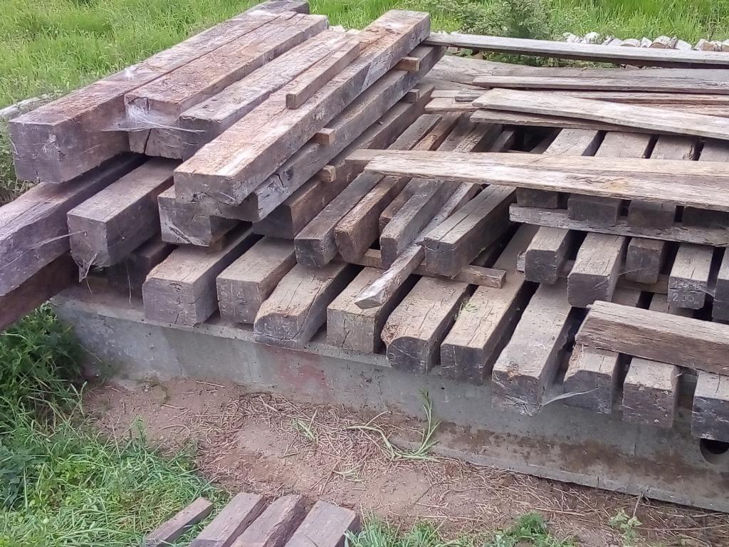 MAGNIFIQUE POUTRES EN CHENE ARDENNAIS PREMIER CHOIX, Bois dur, Comme neuf, Enlèvement, 250 cm ou plus