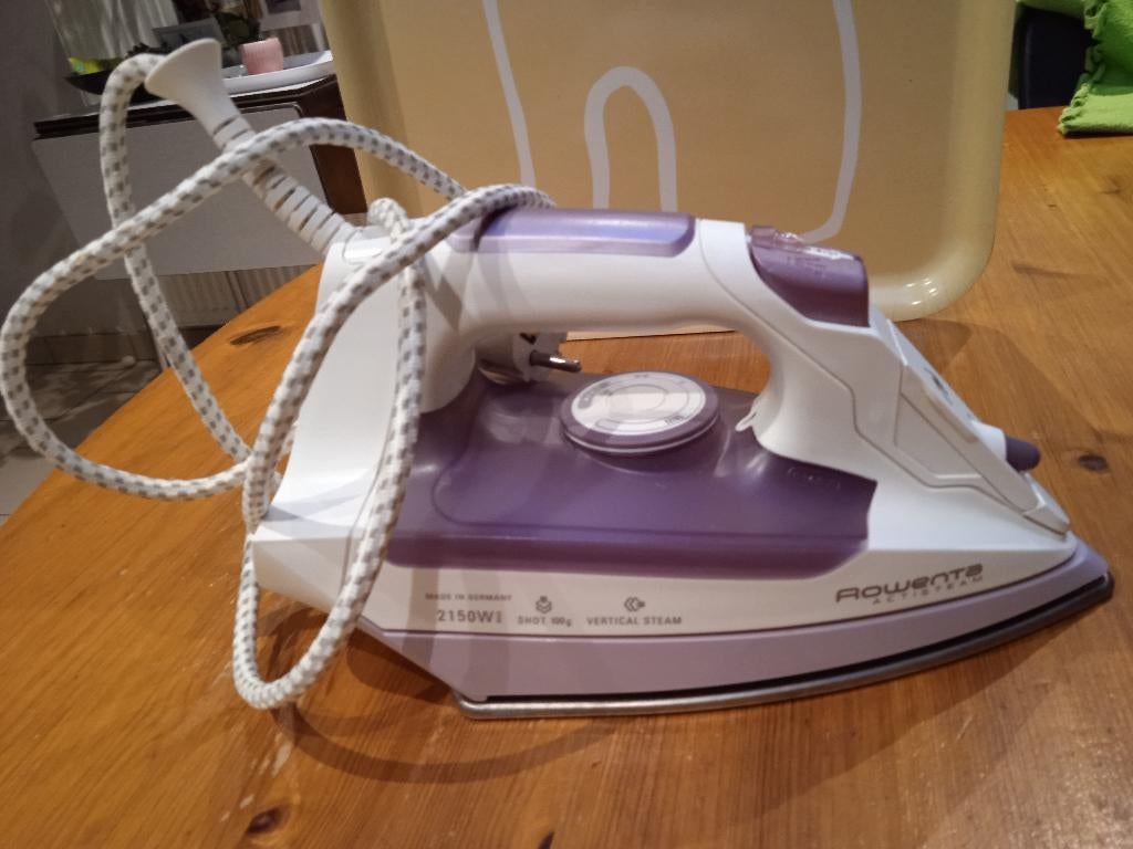 Fer à repasser ROWENTA, Elektronische apparatuur, Strijkijzers en Strijkplanken, Ophalen, Zo goed als nieuw, Strijkijzer met snoer