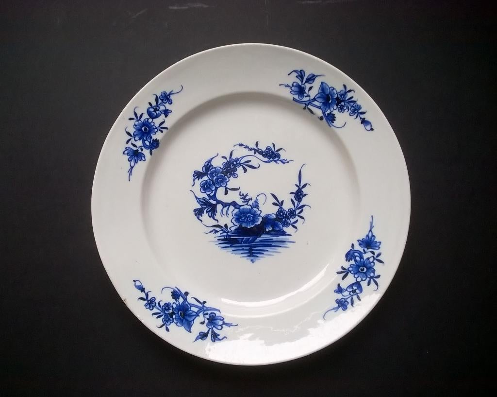 Assiette en porcelaine de Tournai., Antiquités & Art, Antiquités | Porcelaine, Enlèvement ou Envoi