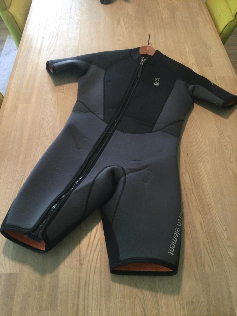 Fourth Element 7mm Overvest met kap size L Man aan 90€, Watersport en Boten, Duiken, Ophalen of Verzenden, Gebruikt, Duikpak