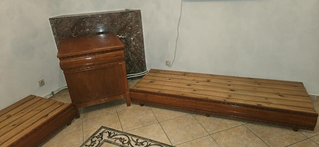 Tables marocaines en bois de hêtre avec rangements d’angle, Enlèvement, Utilisé