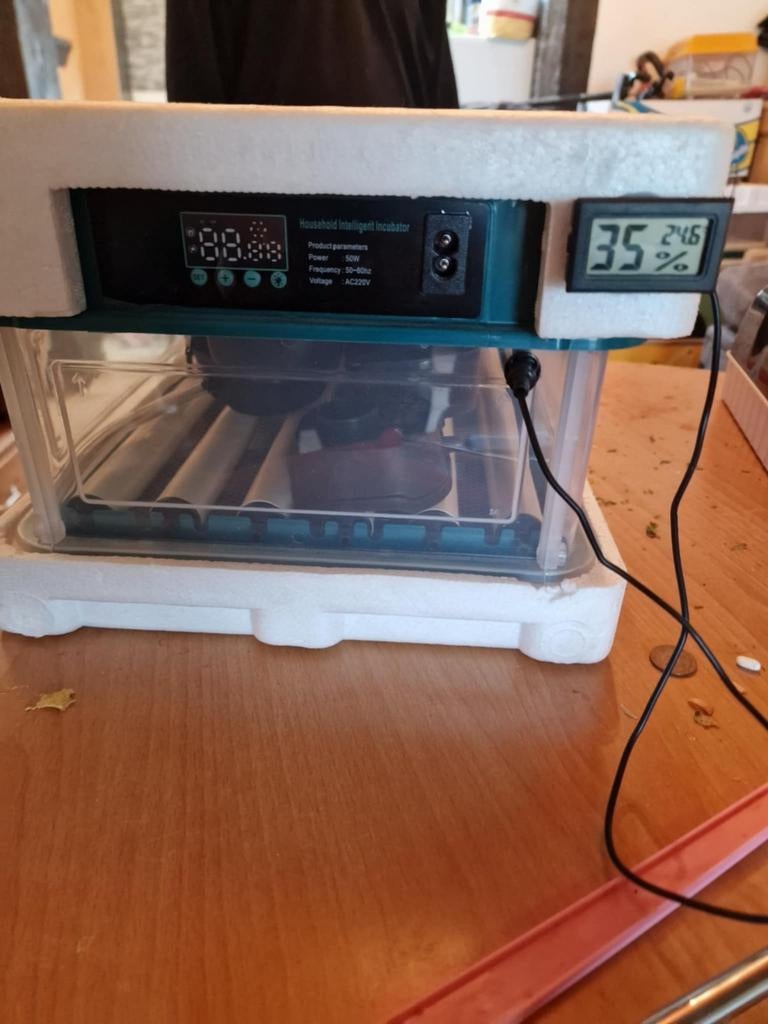 Broedkast, Ophalen of Verzenden, Zo goed als nieuw