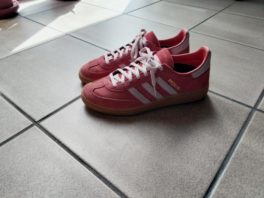 Adidas spezial red and baby pink + shoe cleaner, Zo goed als nieuw, Sneakers, Rood, Verzenden