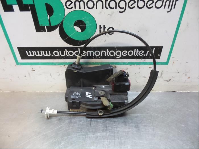 Deurslot Mechaniek 4Deurs links-voor van een Opel Astra (Ast, Gebruikt, -, -, Opel