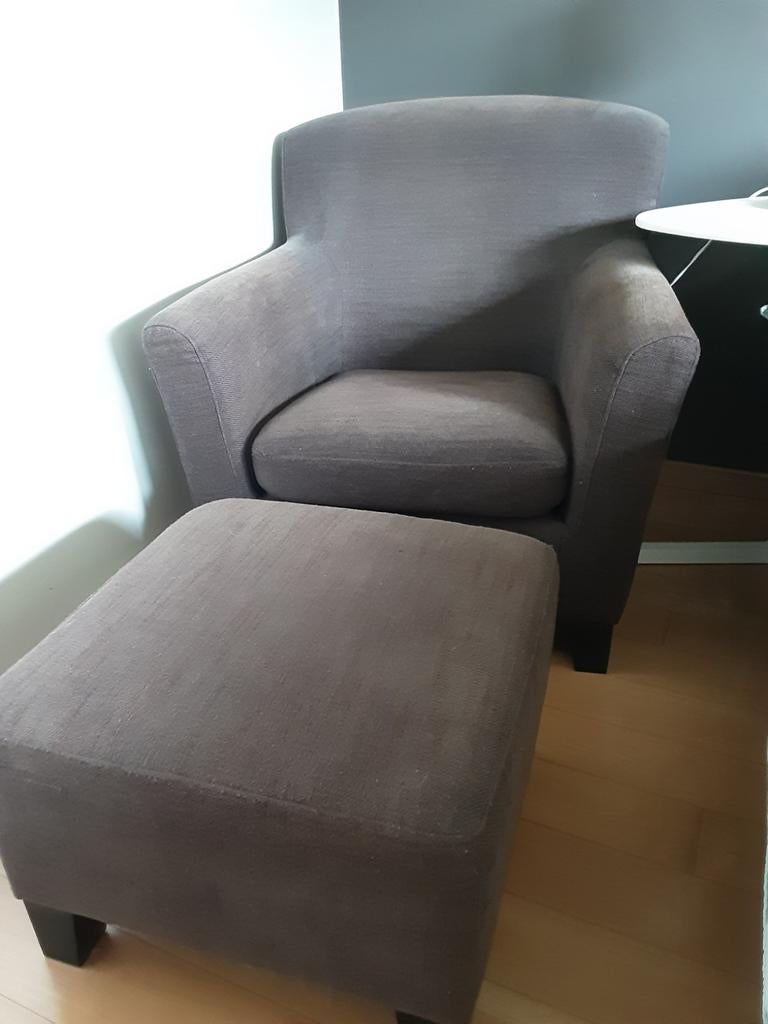 Bruine stoffen zetel met vierkante pouf, Enlèvement