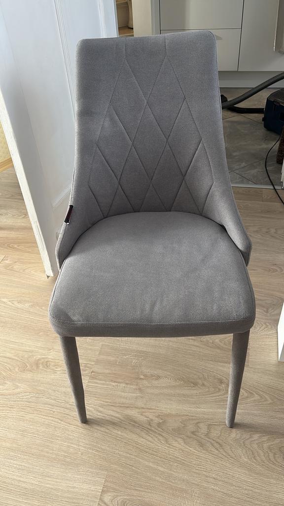 4 chaises grises, Enlèvement, Comme neuf