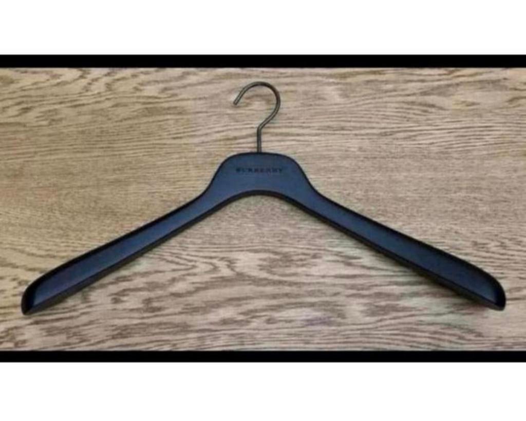 2 cintres originaux veste de costume en bois foncé Burberry, Enlèvement ou Envoi, Neuf, Bois