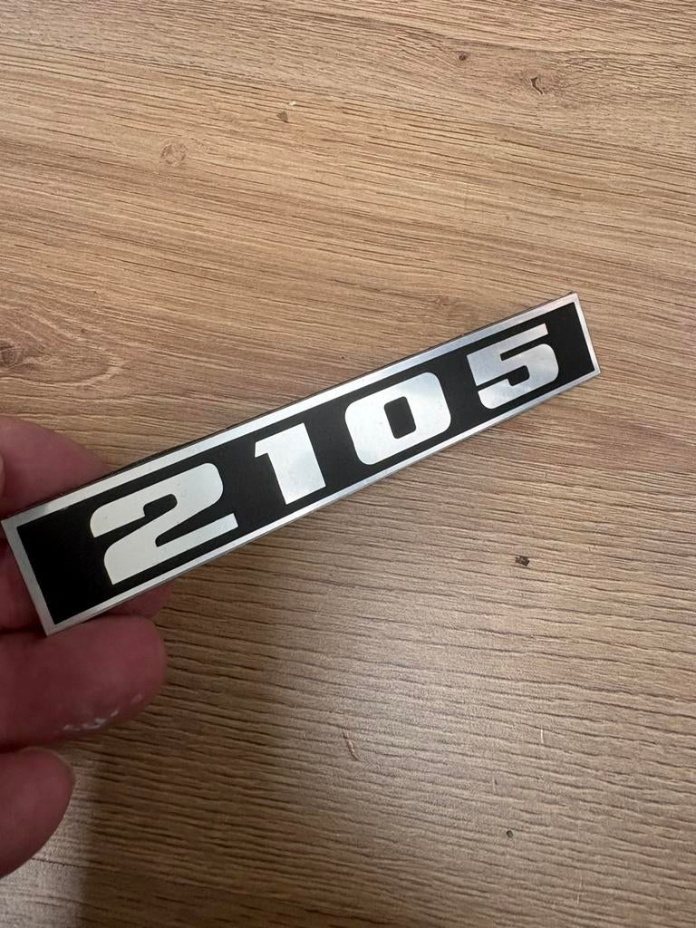 LADA 2105 embleem logo nieuw 13,5 x 2,5 cm, Ophalen of Verzenden, Nieuw, Lada