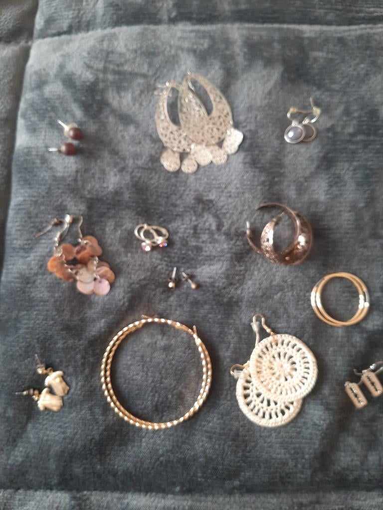 Lot de boucles d'oreilles fantaisie, Handtassen en Accessoires, Bedels, Ophalen