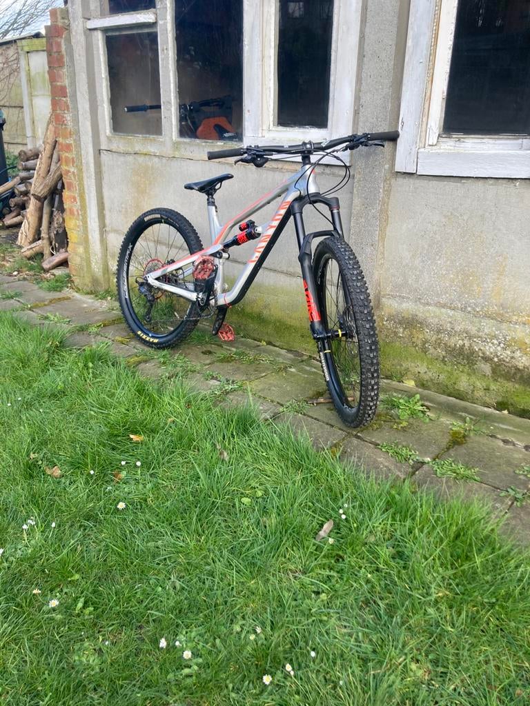 Canyon spectral al 6 + paar banden, Fietsen en Brommers, Fietsen | Mountainbikes en ATB, Fully, Ophalen, Zo goed als nieuw, Heren