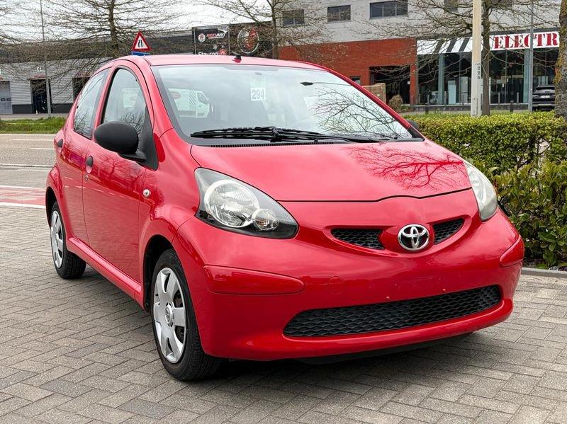 Toyota Aygo 50kW 72955km 2008, Auto's, Toyota, Stof, Zwart, 5 deurs, 3 cilinders