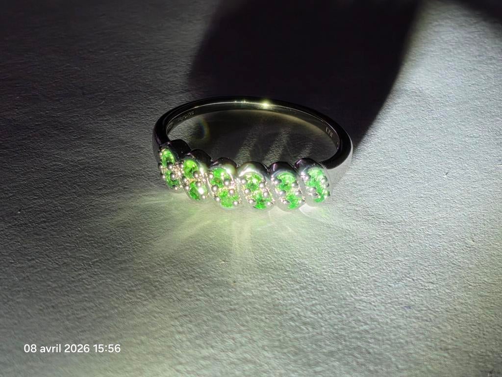 Bague en argent massif 925 avec tsavorites de Tanzanie, Bijoux, Sacs & Beauté, Bagues, Neuf, Enlèvement, Argent, Argent