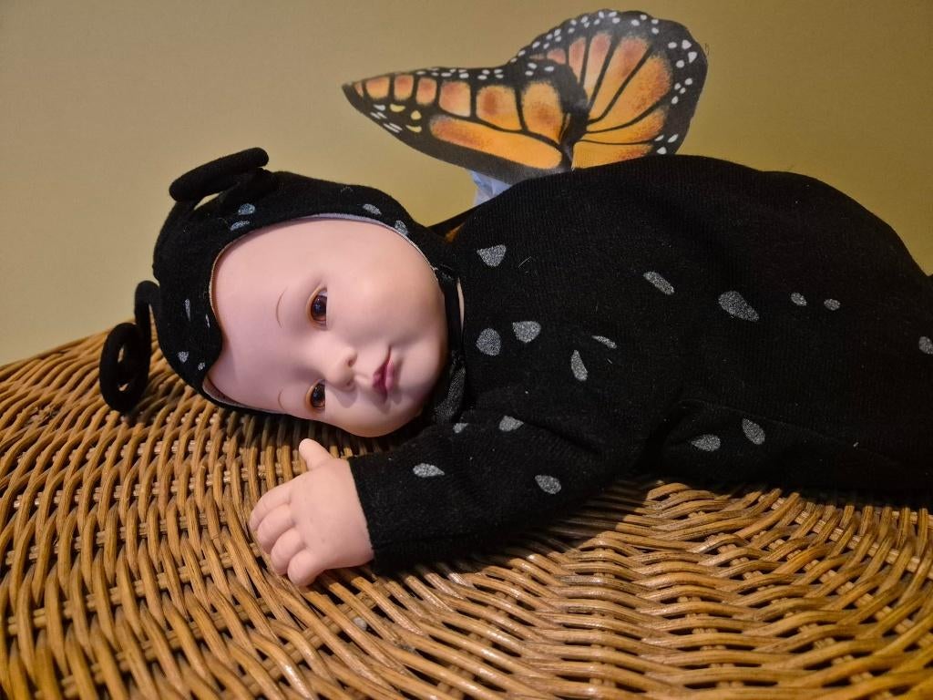 Anne Geddes vintage pop: slapende baby/vlinder, Verzamelen, Poppen, Ophalen of Verzenden, Gebruikt, Pop