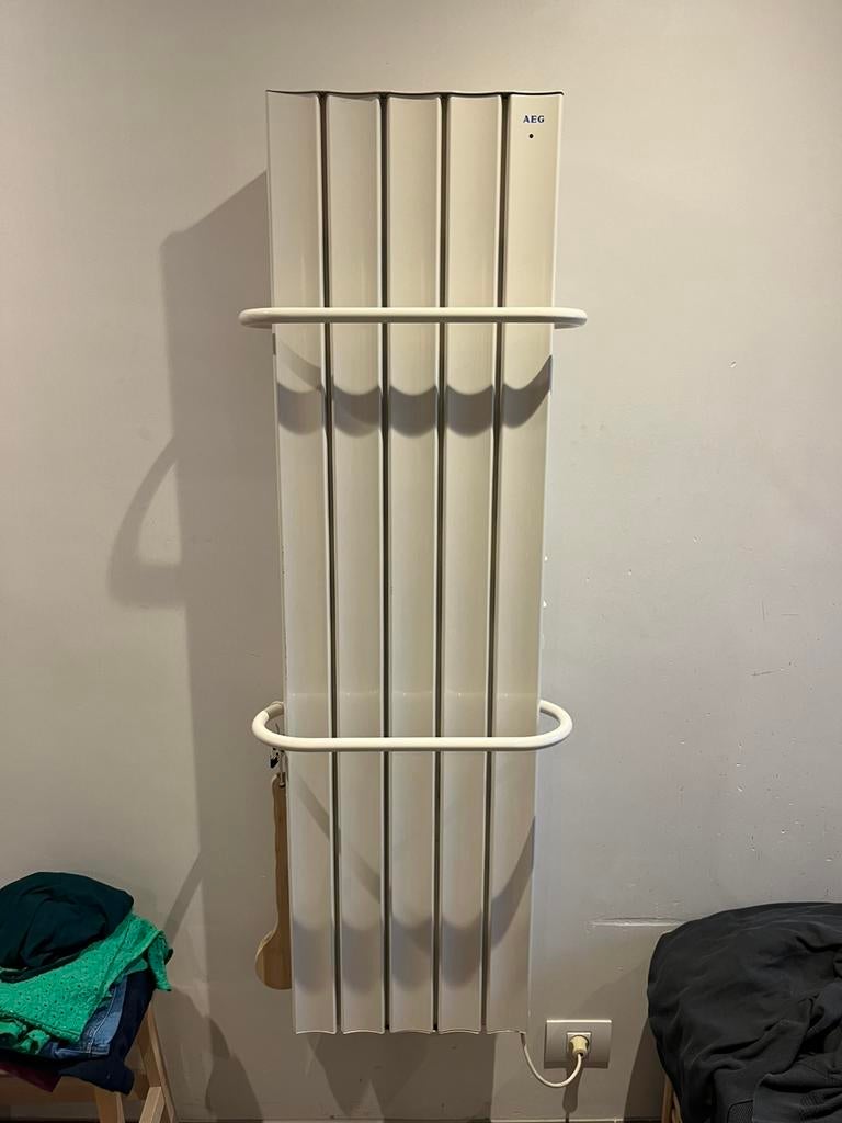 Elektrische handdoek radiator / handdoek droger, Doe-het-zelf en Bouw, Verwarming en Radiatoren, Ophalen, Radiator, Minder dan 60 cm